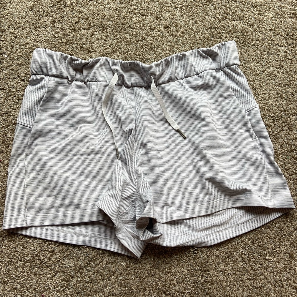 Lululemon adjustable shorts, grey and white heather, pockets